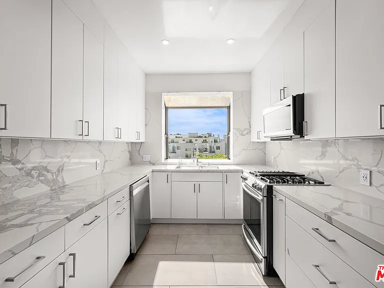 106 N Croft Ave #301 — Photo 14