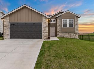 1094 Deveron Dr, Council Bluffs, IA 51503
