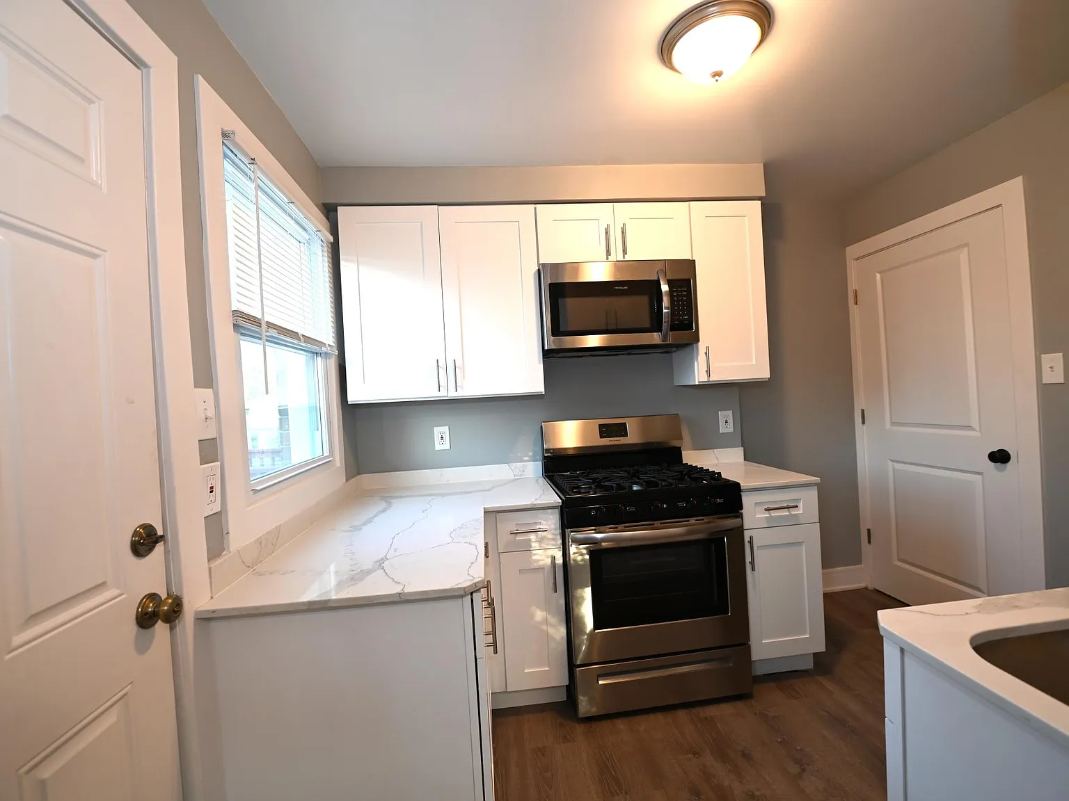 2 bed, 792 sqft, $1,800 — Photo 2