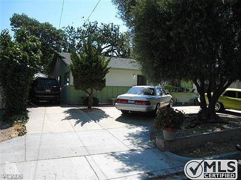 Left side driveway leads to 2nd unit