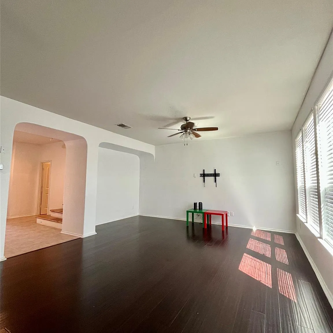 3 bed, 2.5 bath, 2244 sqft, $2,300 — Photo 4