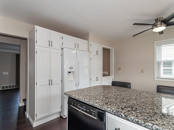5th image of 36 Arlington Cir