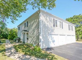 1426 Cove Dr #237-D, Prospect Heights, IL 60070