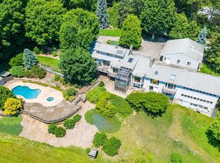 32 Everett St, Sherborn, MA 01770