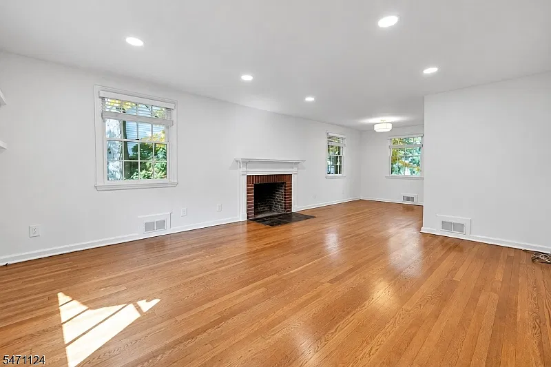 2 bed, 1.0 bath, $3,100 — Photo 3