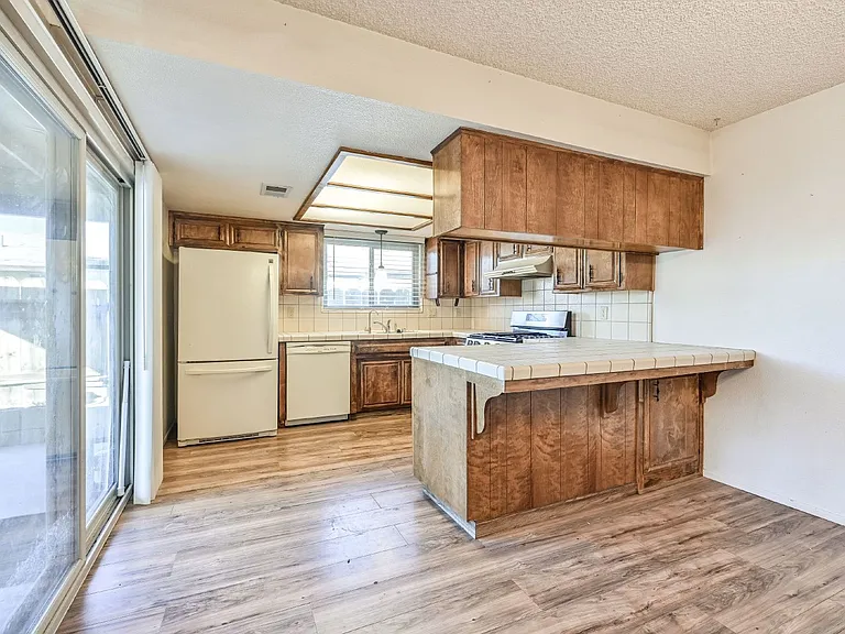 405 Fountain St — Photo 6