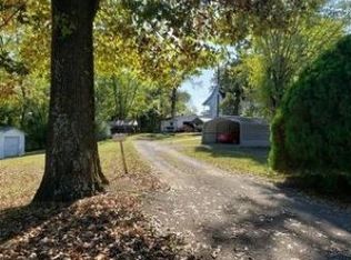 149 S Poplar St, Camden, TN 38320