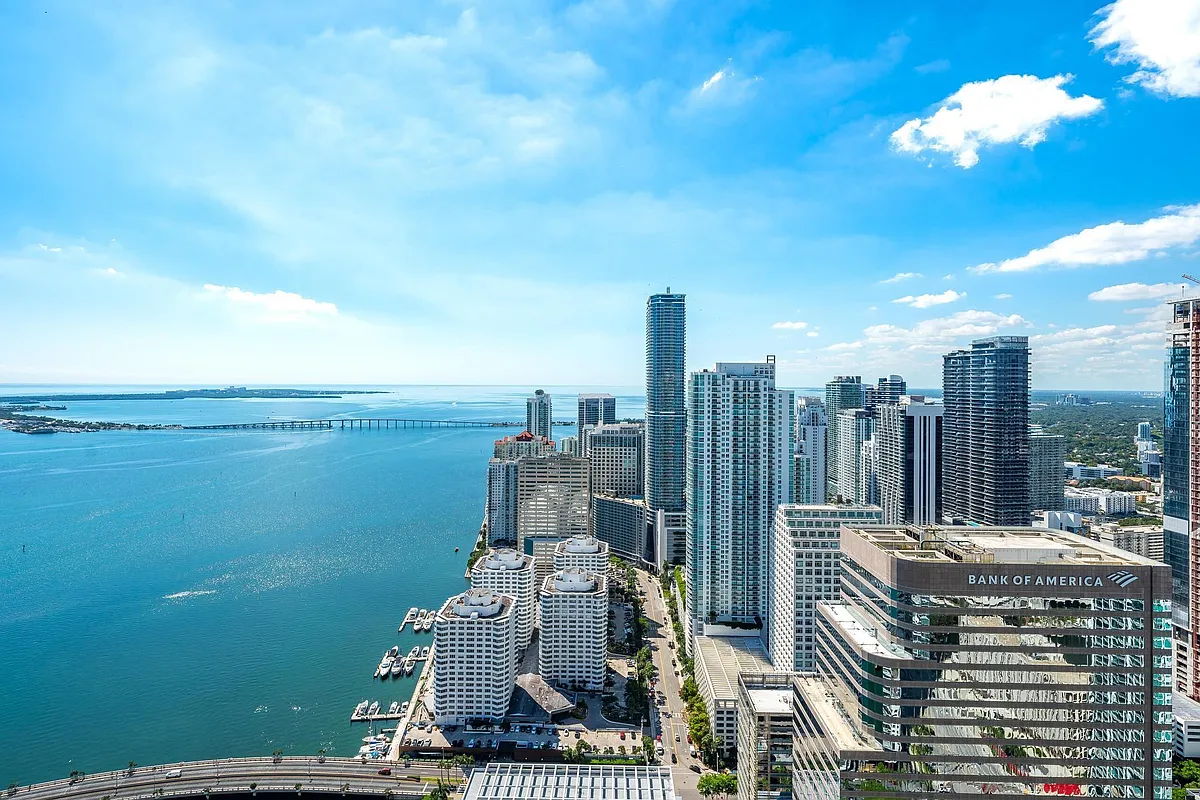 Building Photo - 495 Brickell Ave #5605