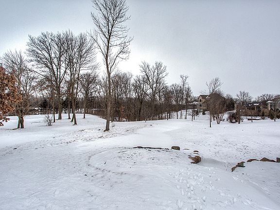 4th image of 1317 Oakwood Dr