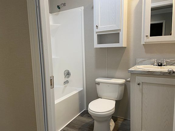 5th image of 221 Maple Ave #221