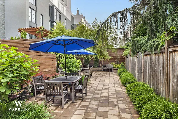 Sold by Warburg | media 7