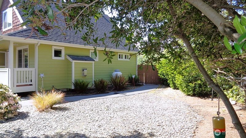 3rd image of 148 Wishkah Street SW