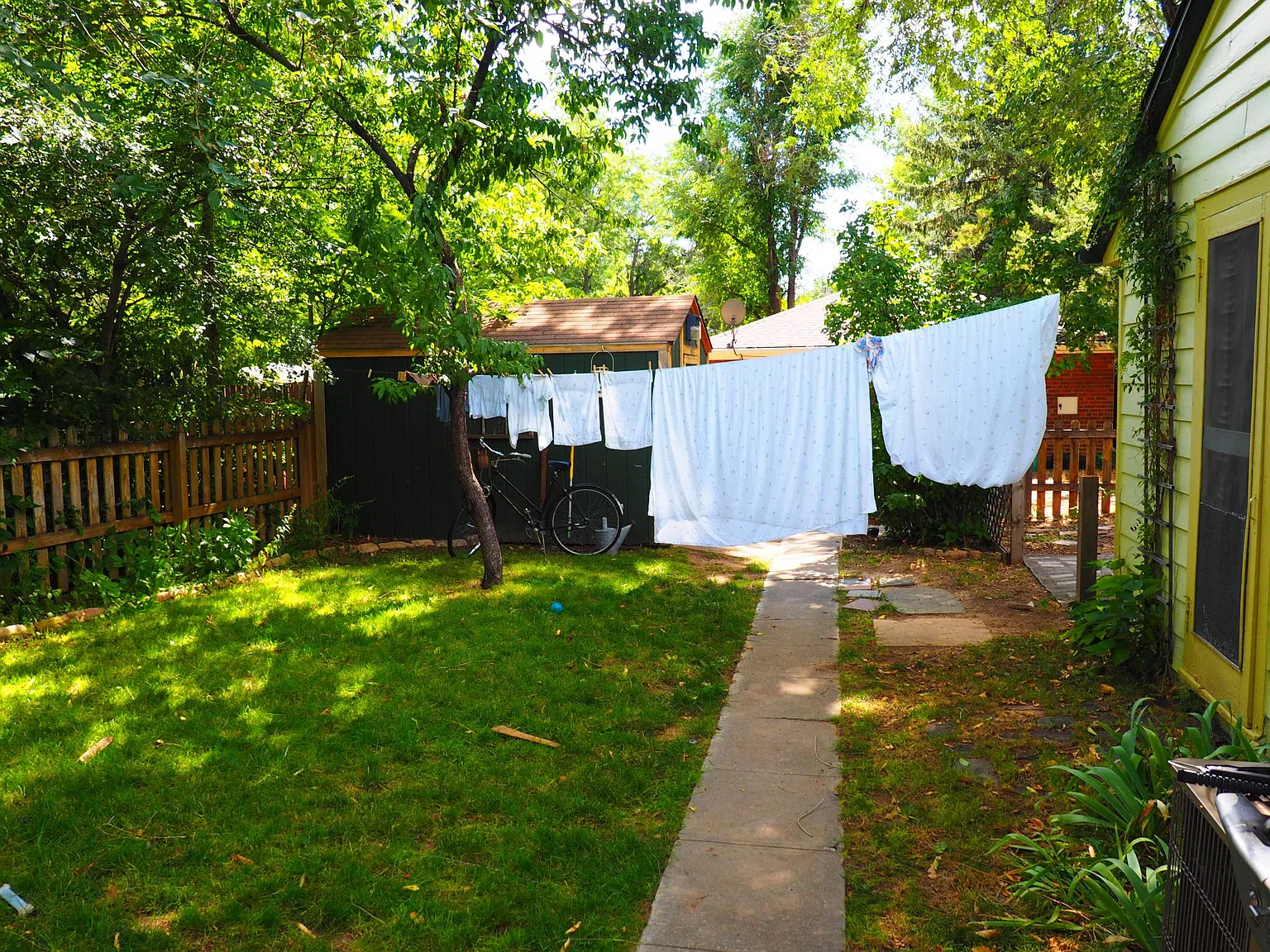 3 bed, 1300 sqft, $2,400 — Photo 3