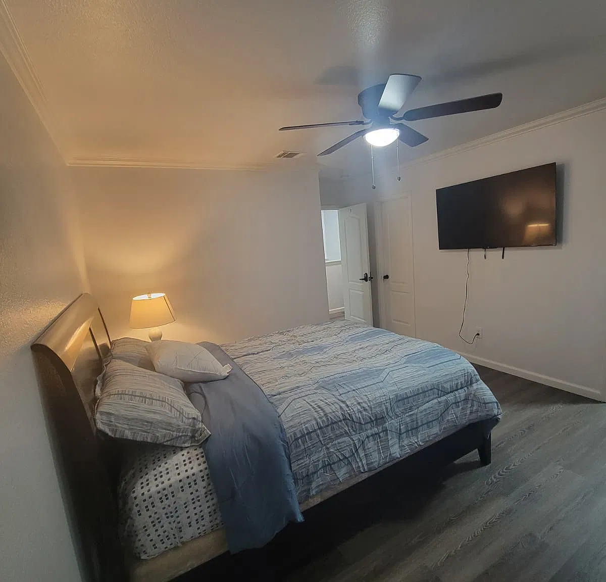 5 bed, 4.5 bath, 3290 sqft, $900 — Photo 1