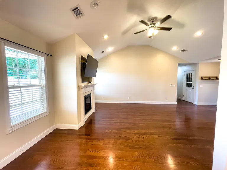 5320 Deerfield Dr — Photo 9