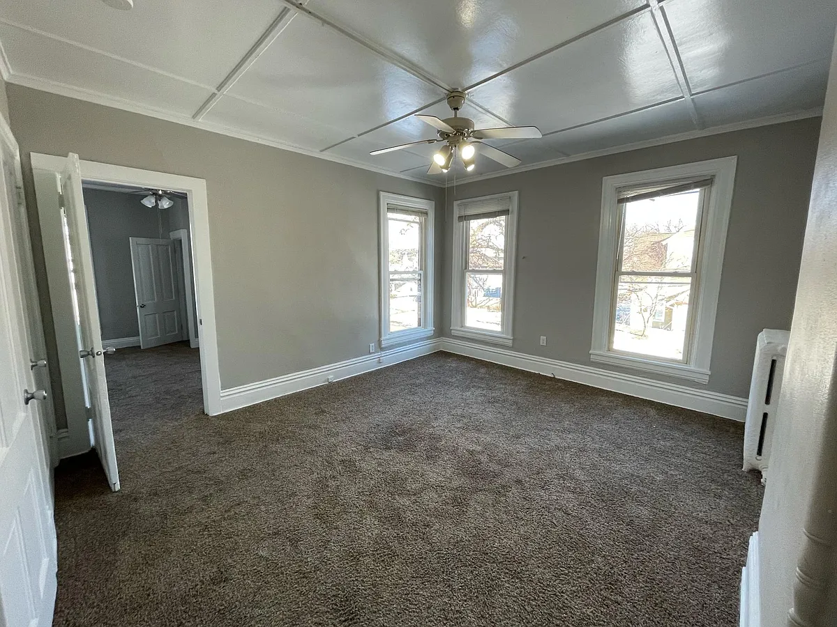 Building Photo - 2801 Cottage Grove Ave #4