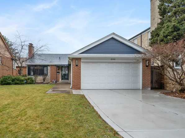 1522 Clinton Pl, River Forest, IL 60305