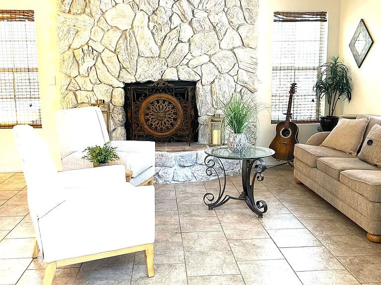 2887 Country Club Plz — Photo 16