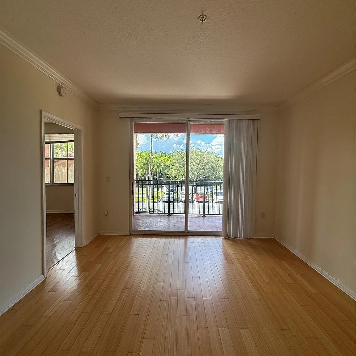 2 bed, 2.0 bath, 1048 sqft, $2,440 — Photo 2