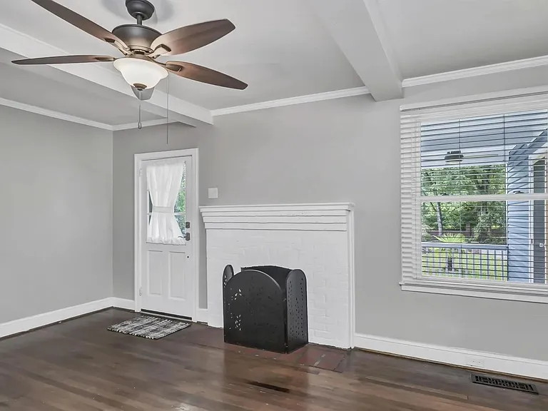 1013 Price Ave — Photo 7