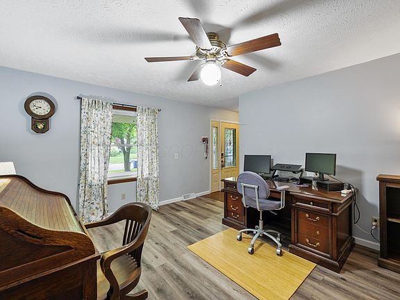4th image of 214 Sylvan Dr
