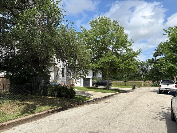 3rd image of 4304 Holt St