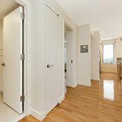 Rented by Keller Williams NYC | media 20