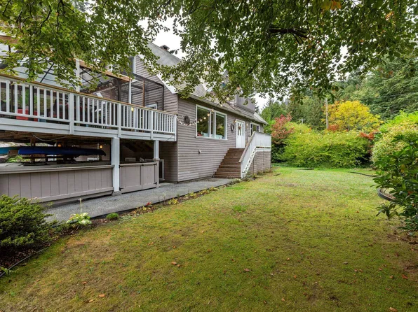 5607 Eagle Harbour Rd, West Vancouver, BC V7W 1P4