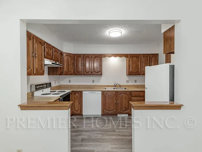 151-163 E Jones St — Photo 7