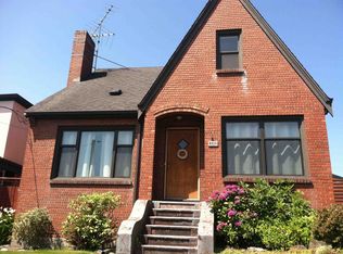 8215 16th Ave NE, Seattle, WA 98115