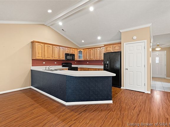 3rd image of 8424 Villa Circle