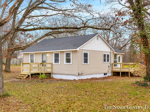 6497 3rd St, Holton, MI 49425