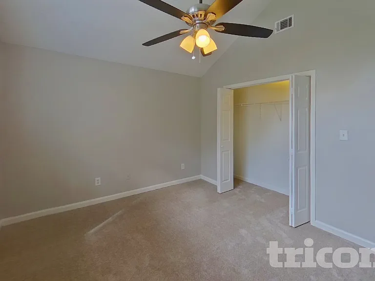 909 Dogwood Ln — Photo 7