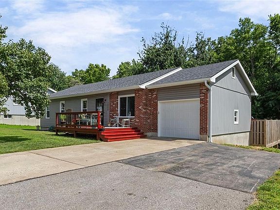 2nd image of 1000 Renee Lynde Dr