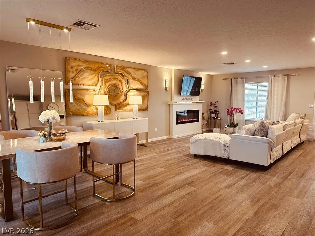 4 bed, 2.0 bath, 1452 sqft, $2,480 — Photo 1
