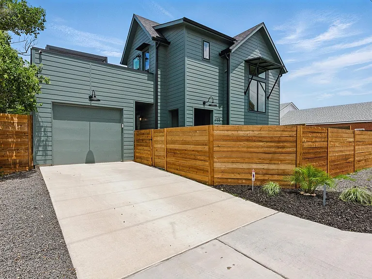 2105 Sl Davis Ave #2 — Photo 3