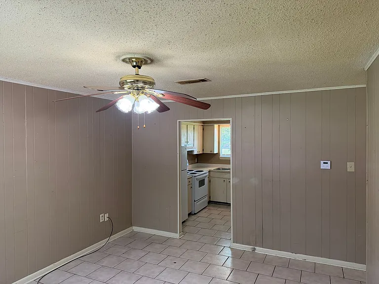 1420 Hardy St — Photo 2