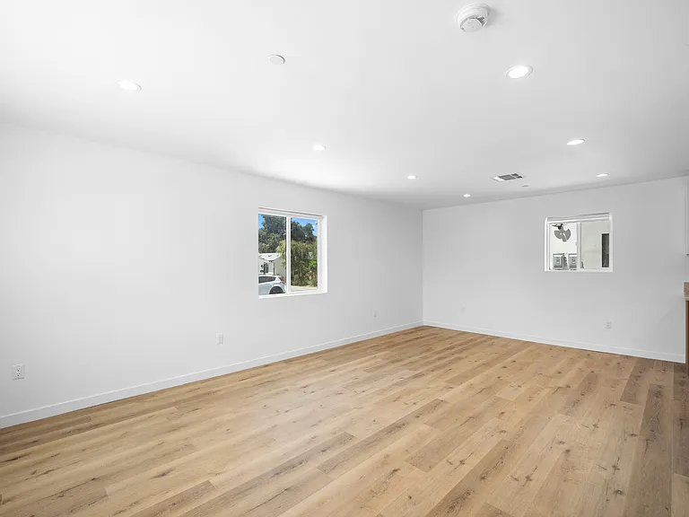 11047 Yarmouth Ave #47 — Photo 5