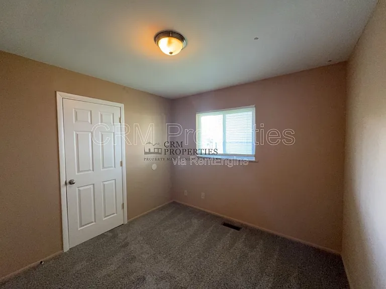 2400 Balmoral Blvd — Photo 11