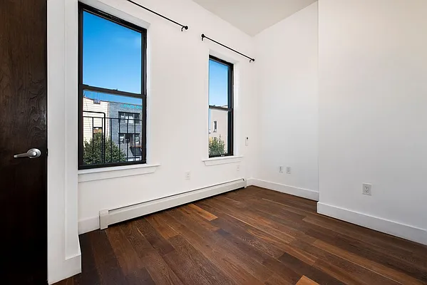 Rented by EXR | media 17