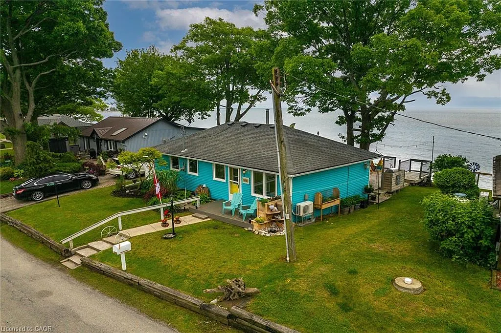 2090 Lakeshore Rd photo 1