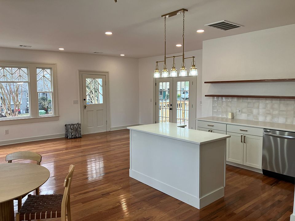 1st image of 1419 Virginia St