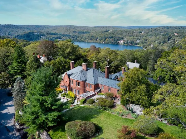 (undisclosed Address), Tuxedo Park, NY 10987