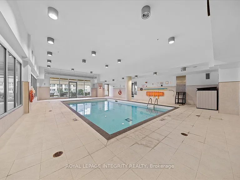 242 Rideau St #909 — Photo 31