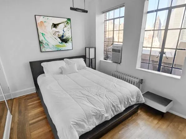 320 East 42nd Street image 8 of 23