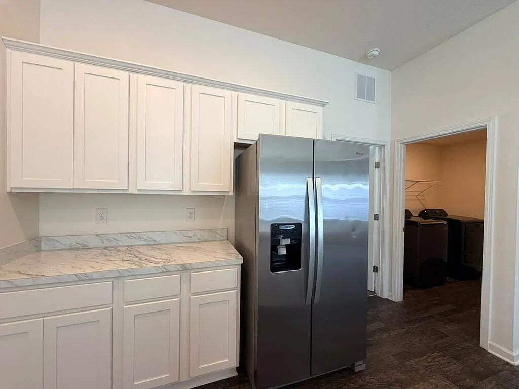 4 bed, 2.0 bath, $2,200 — Photo 4