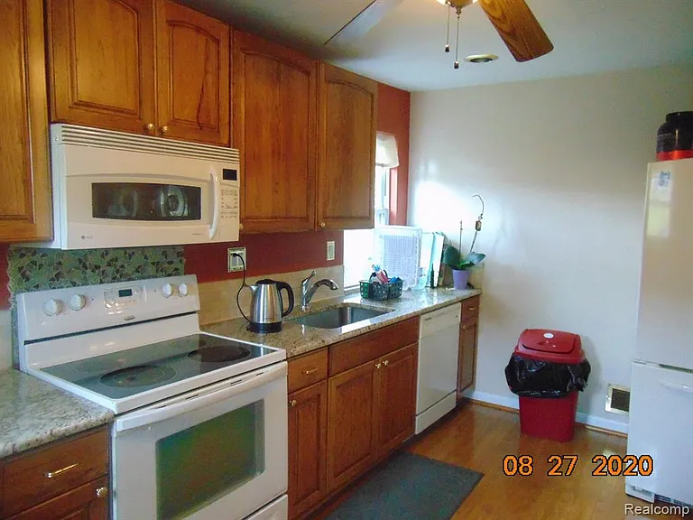 2956 Gardner Ave — Photo 6