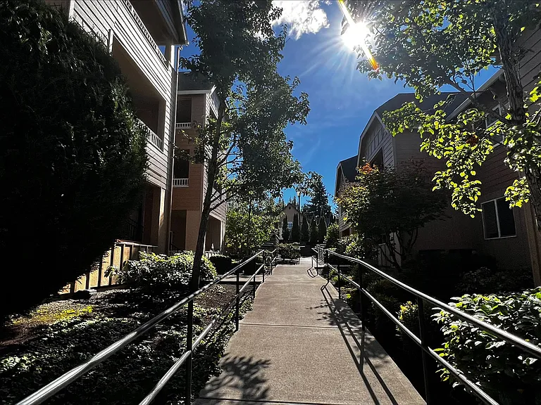 Mission Hills Apartments — Photo 5