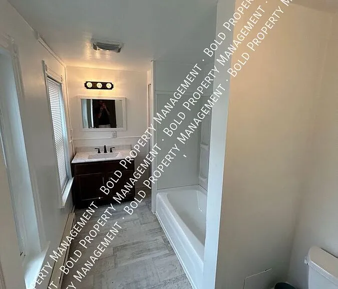 1316 Kenny St — Photo 3