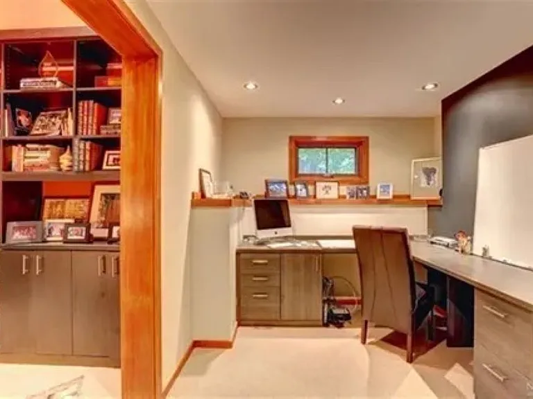 34 Cornelia Ave — Photo 22